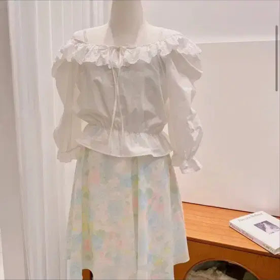 [BUNJANG] White Lace Puff Sleeve Blouse / 새상품 화이트 레이스 퍼프 블라우스 오프숄더 가능