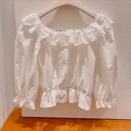 [BUNJANG] White Lace Puff Sleeve Blouse / 새상품 화이트 레이스 퍼프 블라우스 오프숄더 가능