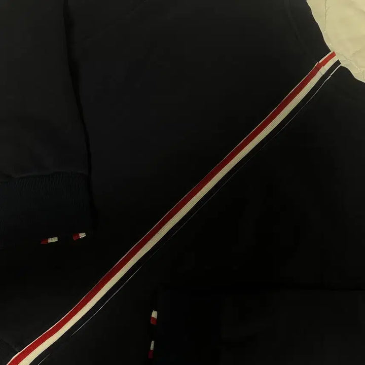 [BUNJANG] Thom Browne Three Stripe Sweatshirt Navy / 톰브라운 백삼선 네이비 맨투맨 판매