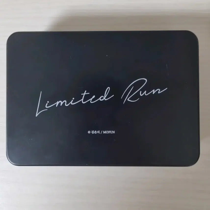 [SOLD OUT] 리미티드런 모펀 굿즈