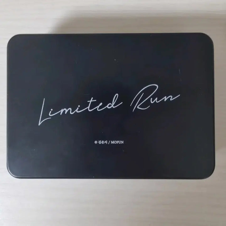 [SOLD OUT] 리미티드런 모펀 굿즈