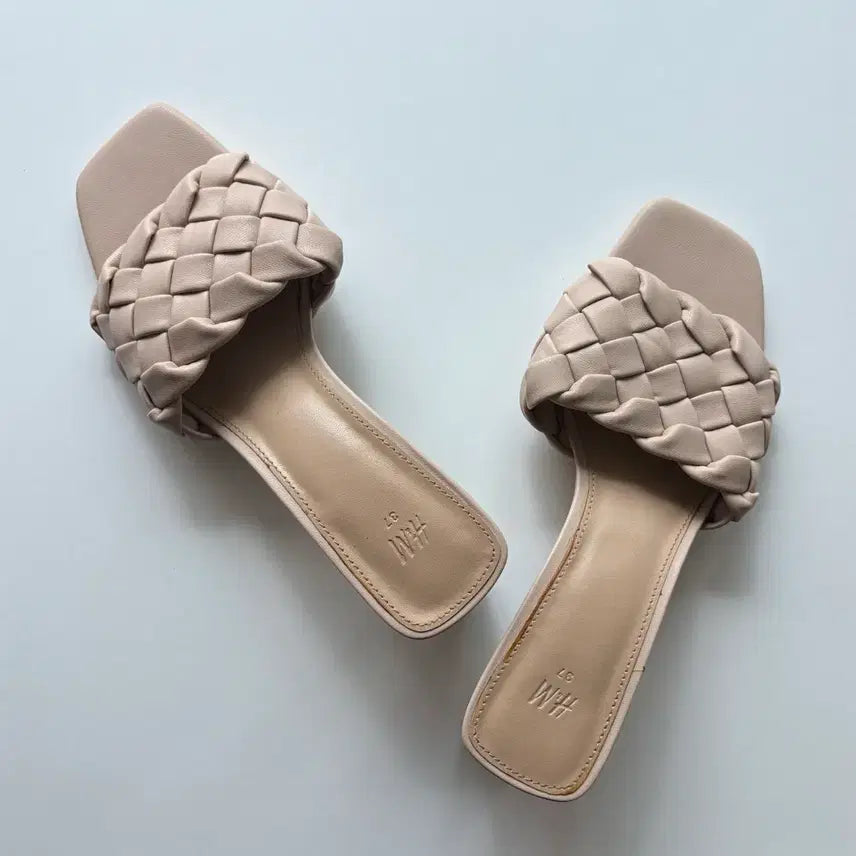 [SOLD OUT] H&amp;M 위빙 뮬 샌들 베이지 37 (235~240 추천) 새상품