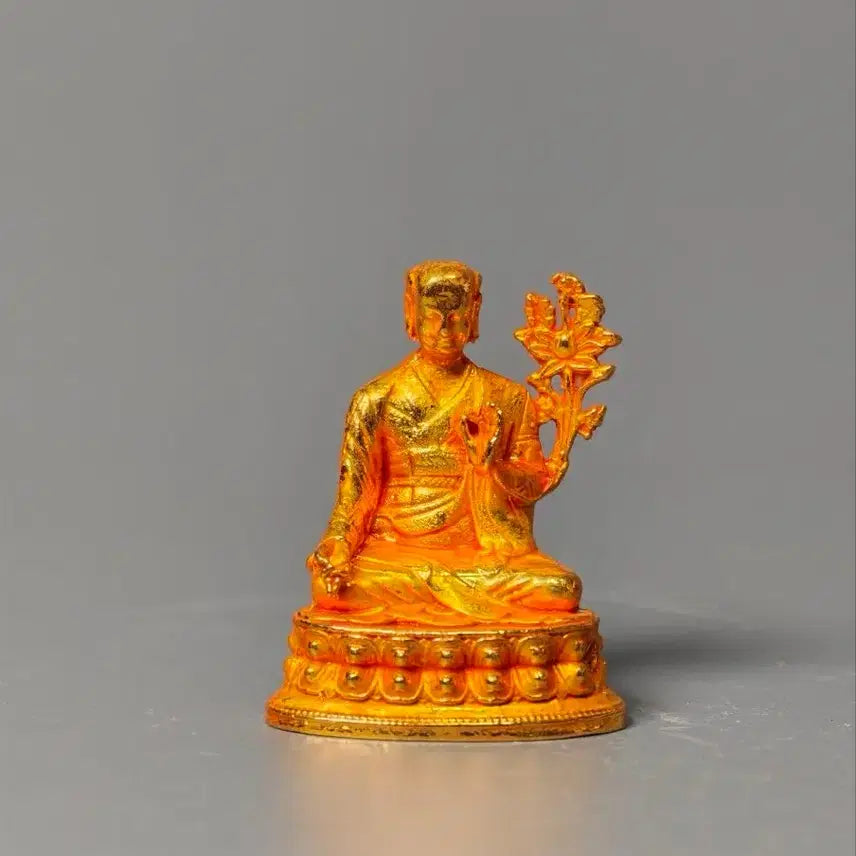 [BUNJANG] Gilt-Bronze Gilt-Decorated Lotus Flower Buddhist Bodhisattva Sculpture Antique Buddhist Art Collectible / 금도금 금동 연화지물 보살좌상 불상 골동품 불교미술 수집품