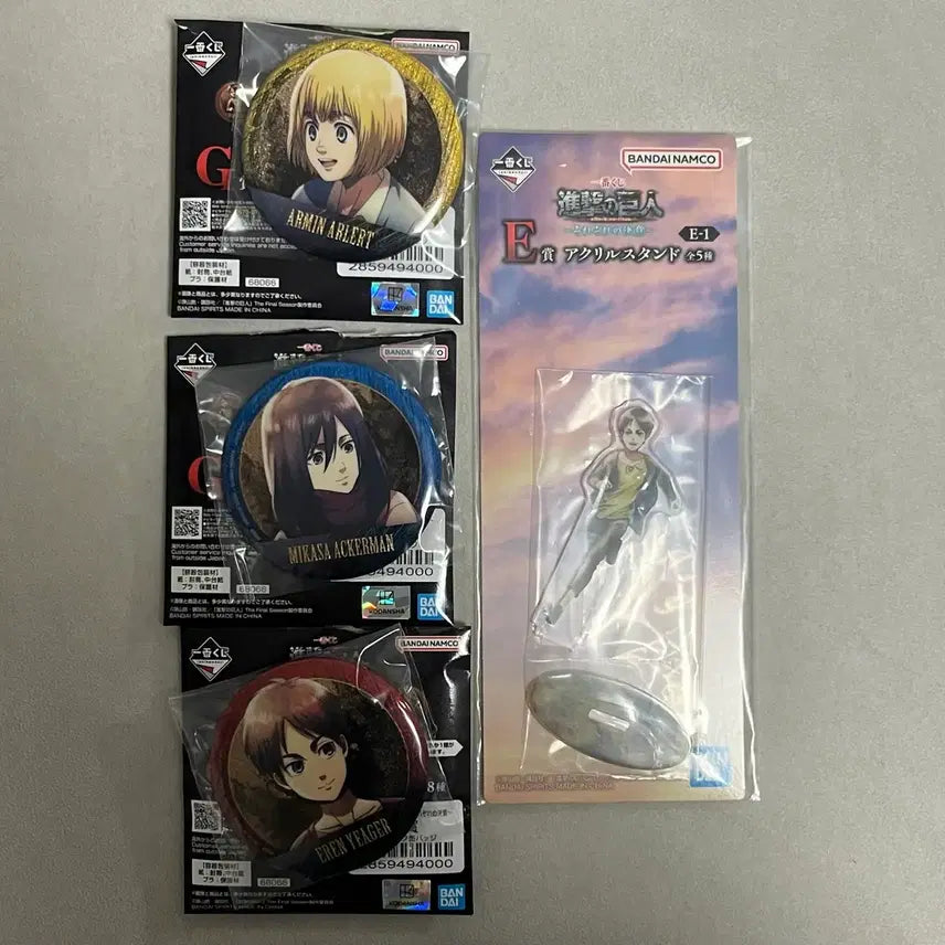[BUNJANG] Attack on Titan Ichiban Kuji E Prize Eren Acrylic Stand &amp; Can Badge Set / 진격의거인 각자의결의 제일복권 E상 에렌 아크릴+캔뱃지 3종 일괄