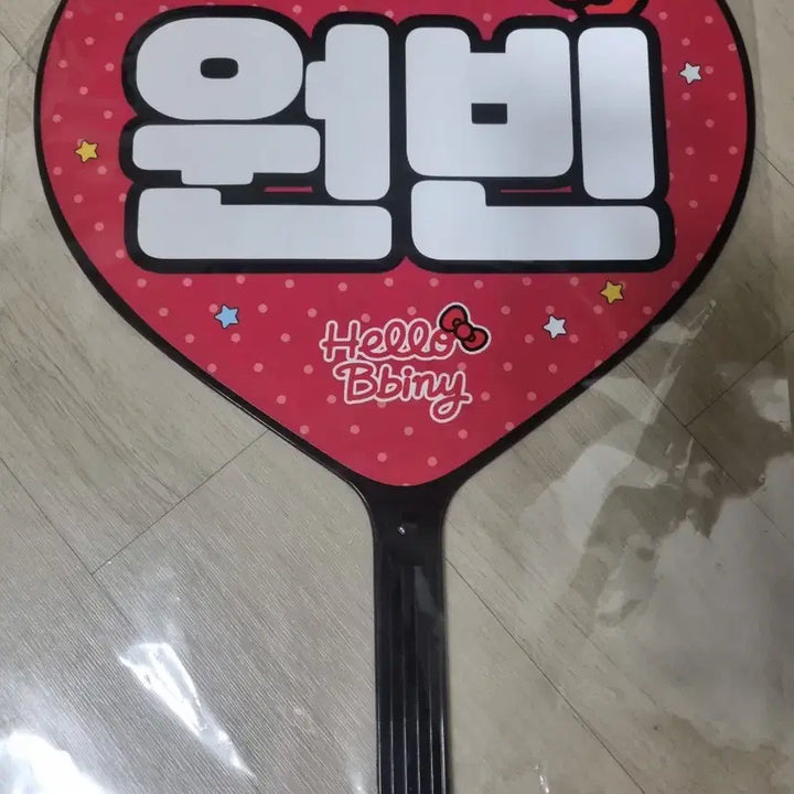 [BUNJANG] RIIZE Wonbin Hello Kitty Uchiwa Photocard Holder (Sealed) / 라이즈 원빈 헬로비니 키티 우치와 양도합니다. (미개봉/새상품)