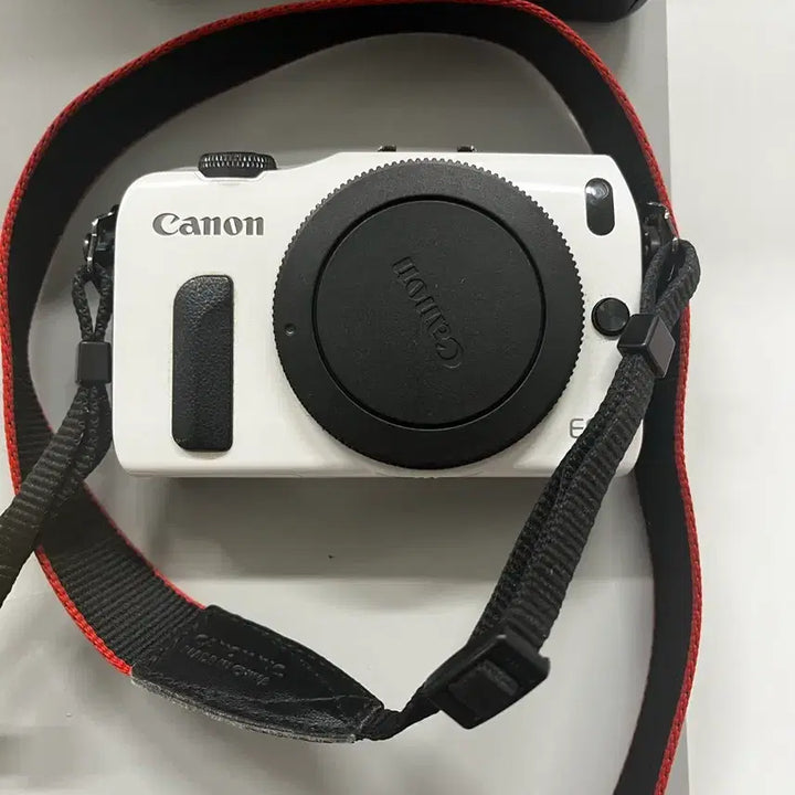 [BUNJANG] Canon EOS M Mirrorless Camera White 18-55mm Lens Kit / 캐논 EOS M 화이트 18-55mm 렌즈 키트