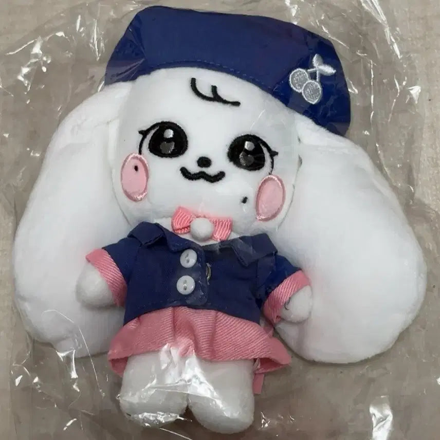 [BUNJANG] IVE Jang Wonyoung Cherry MiniB School Look Doll / 미개봉 아이브 장원영 미니브 스쿨 체리 인형 스쿨룩