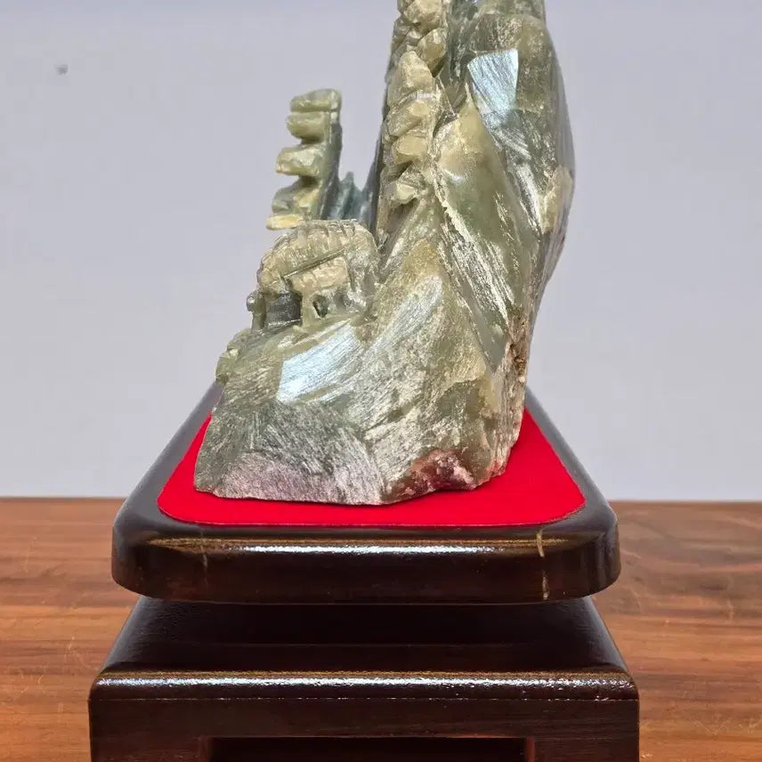 [BUNJANG] Finely Carved Jade Stone Sculpture / 26052147 섬세하게 조각된 옥 가공 광물 수석 팝니다
