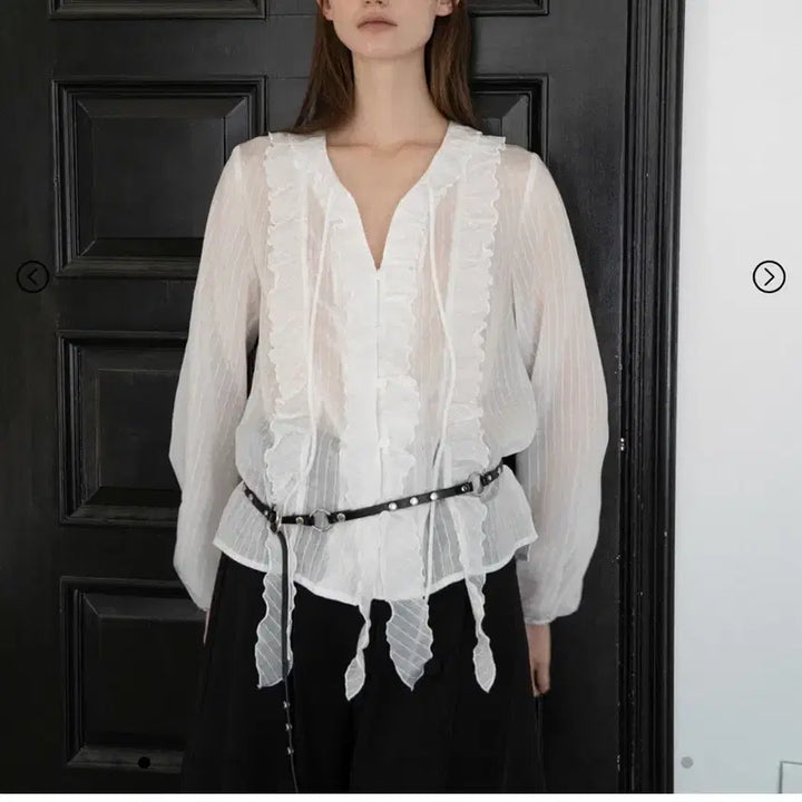 [BUNJANG] Who Is She? Dewell Blouse / who is she whoisshe 후이즈쉬 블라우스 드윌 블라우스