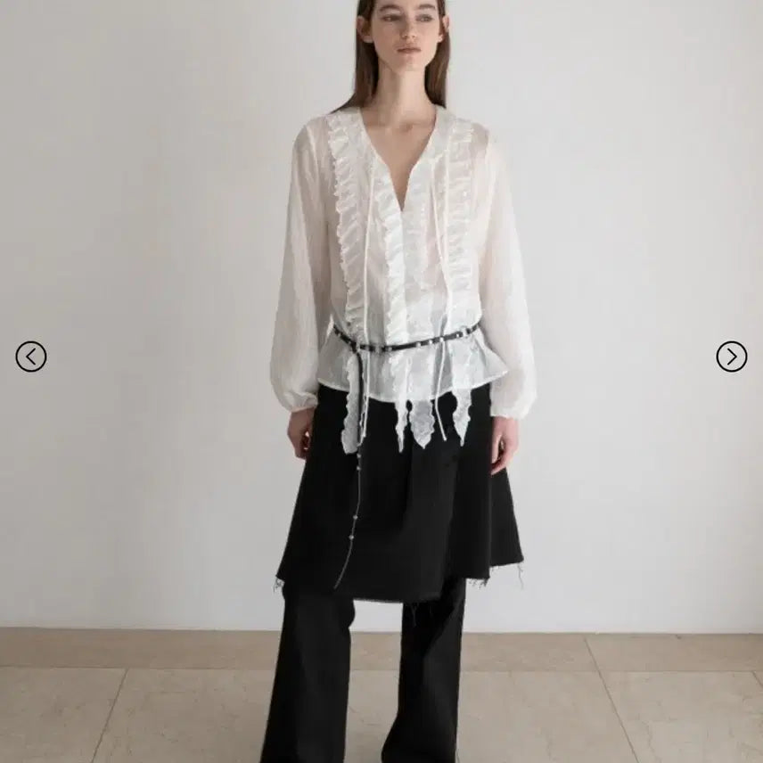 [BUNJANG] Who Is She? Dewell Blouse / who is she whoisshe 후이즈쉬 블라우스 드윌 블라우스