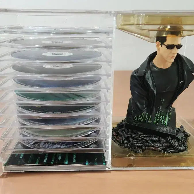 [BUNJANG] The Matrix Ultimate Matrix Collection Limited Edition 10-Disc DVD with Neo Statue / 얼티밋 매트릭스 컬렉션 키프트 한정판 DVD 10디스크 네오석상