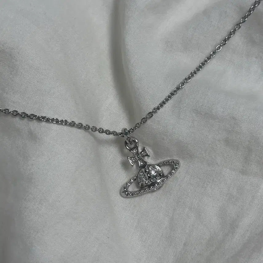 [BUNJANG] Vivienne Westwood Mayfair Bas Relief Necklace Silver / 비비안 웨스트우드 메이페어 바스 릴리프 목걸이