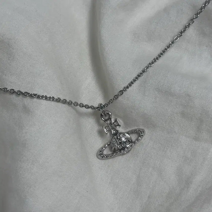 [BUNJANG] Vivienne Westwood Mayfair Bas Relief Necklace Silver / 비비안 웨스트우드 메이페어 바스 릴리프 목걸이
