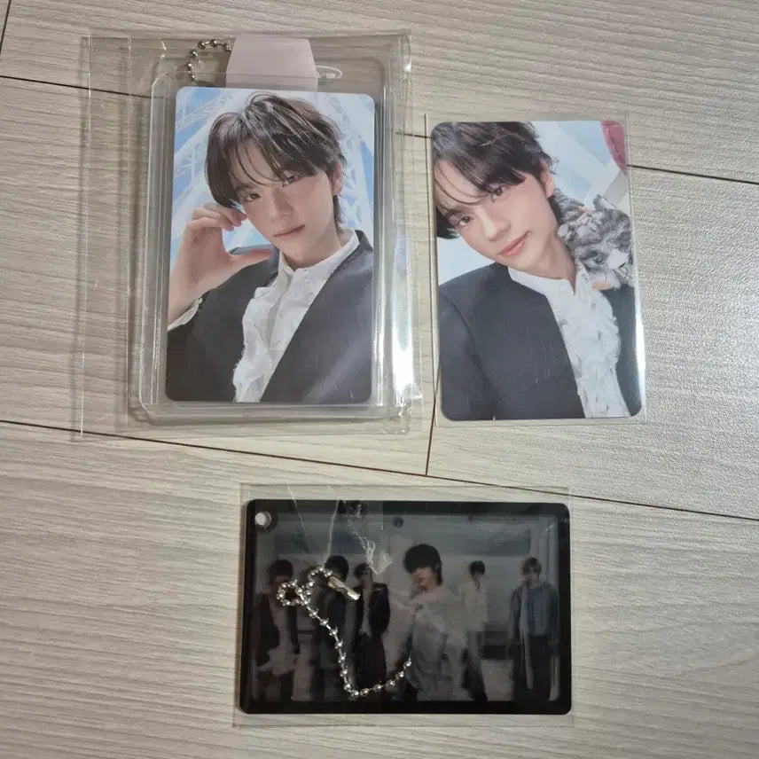 [SOLD OUT] 투어스 신유 위버스 특전 포카 + 별자리 홀더+앨포 일괄