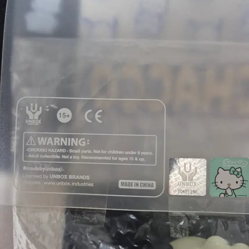 [BUNJANG] UNBOX Industries x Sanrio Pochacco Glow-in-the-Dark Figure / UNBOX Industries x sanrio 포차코 야광 피규어