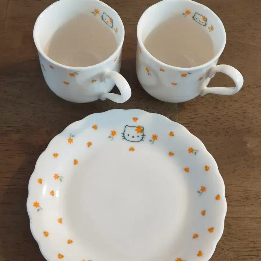 [BUNJANG] 1998 Classic Kitty Golden Sweet Gum Kitty Cup and Saucer Set / 98년 고전키티 금목서키티 컵 접시세트