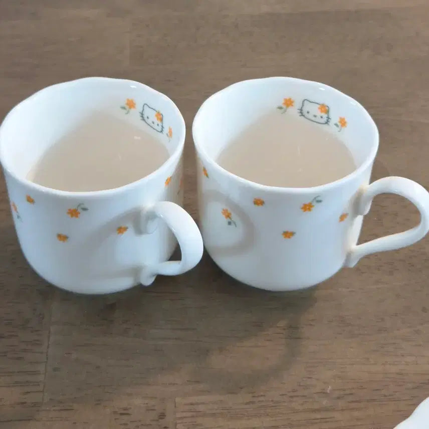[BUNJANG] 1998 Classic Kitty Golden Sweet Gum Kitty Cup and Saucer Set / 98년 고전키티 금목서키티 컵 접시세트
