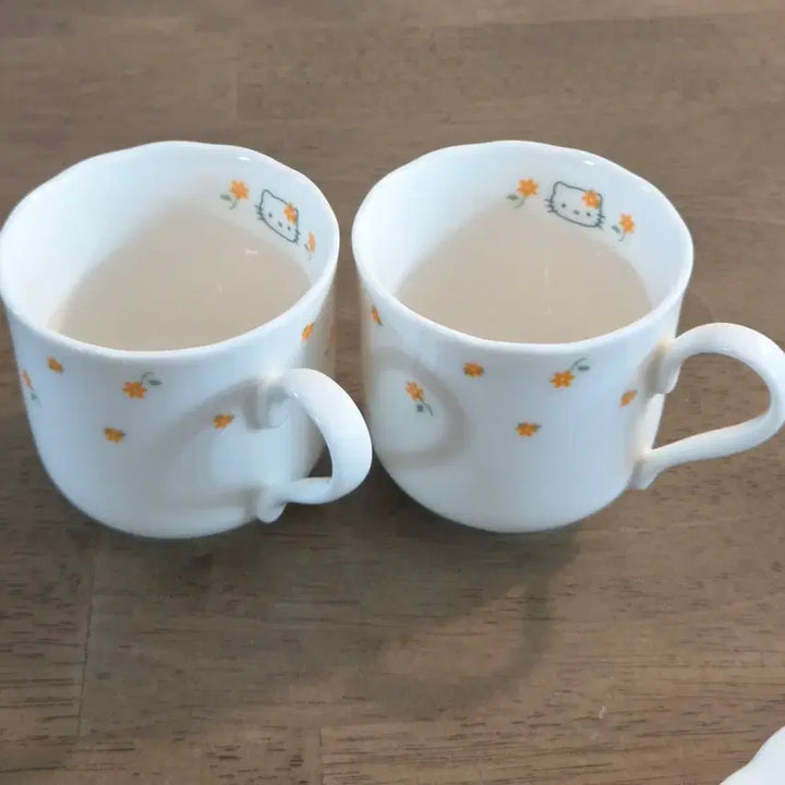 [BUNJANG] 1998 Classic Kitty Golden Sweet Gum Kitty Cup and Saucer Set / 98년 고전키티 금목서키티 컵 접시세트