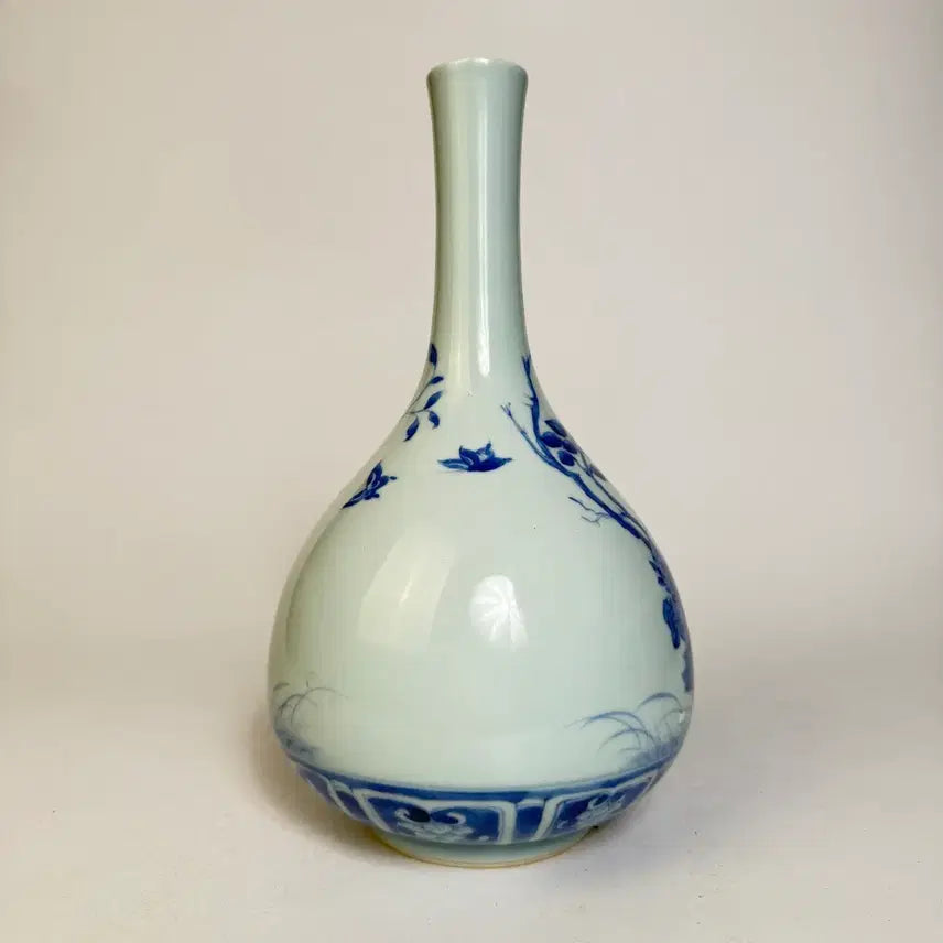 [BUNJANG] Blue-and-White Bird and Flower Decorated Long-Necked Vase / 청화 화조문 장경병