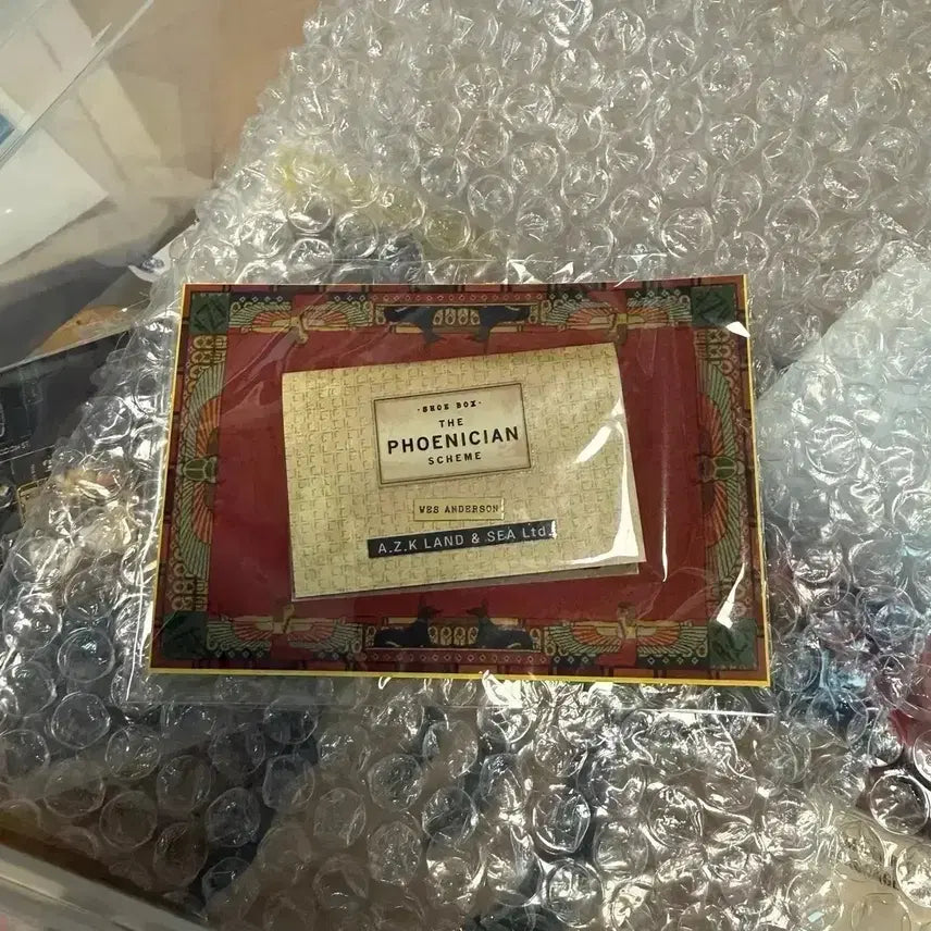 [BUNJANG] Phenikian Scheme French Dispatch Original Poster &amp; Artist Badge Set / 페니키안스킴 오리지널 포스터 아티스트뱃지 웨스앤더슨 영화 프렌치디스패치