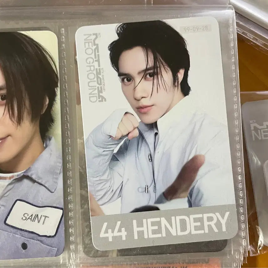 [BUNJANG] WayV Hendery Photocard Set + Acrylic Keyring / 웨이션브이 wayv  헨드리 세트 트레카 컨포 셀포 아크릴키링 랜덤 가챠