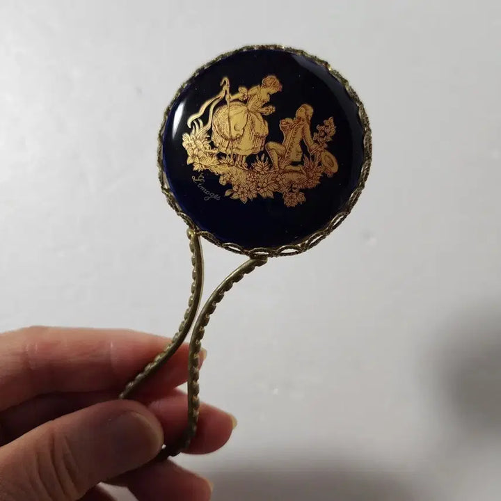 [BUNJANG] French Limoges Lover Painting Porcelain Cast Hand Mirror / 프랑스 리모지 연인 명화 포셀린 주물 손거울