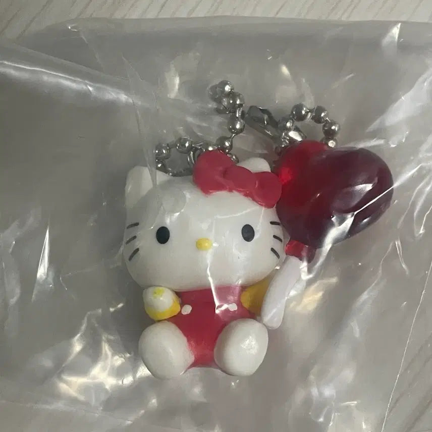 [BUNJANG] Sanrio Hello Kitty Color Collection Red Balloon Gacha Keyring / 산리오 헬로키티 키티 컬러 컬렉션 레드 빨간 풍선 가챠 키링