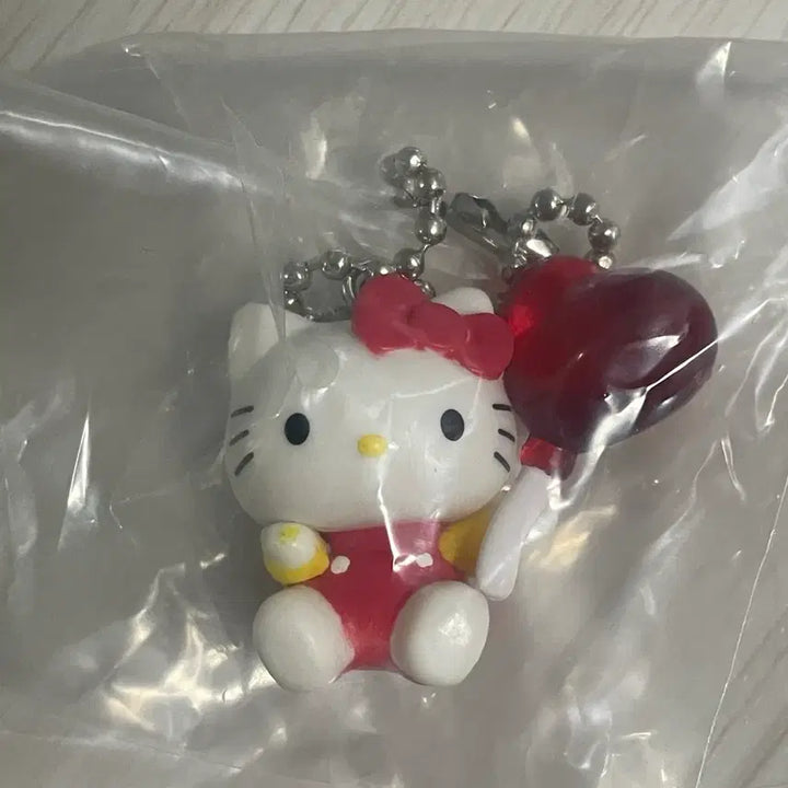 [BUNJANG] Sanrio Hello Kitty Color Collection Red Balloon Gacha Keyring / 산리오 헬로키티 키티 컬러 컬렉션 레드 빨간 풍선 가챠 키링