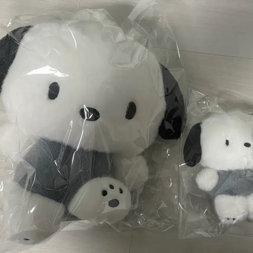[BUNJANG] Sanrio Pochacco Monotone Gray Set (25cm &amp; 13cm Dolls &amp; Keyring) / (세트) 산리오 모노톤 그레이 흑백 포차코 25cm 13cm 인형 키링