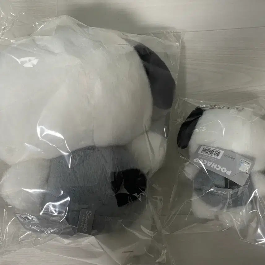 [BUNJANG] Sanrio Pochacco Monotone Gray Set (25cm &amp; 13cm Dolls &amp; Keyring) / (세트) 산리오 모노톤 그레이 흑백 포차코 25cm 13cm 인형 키링