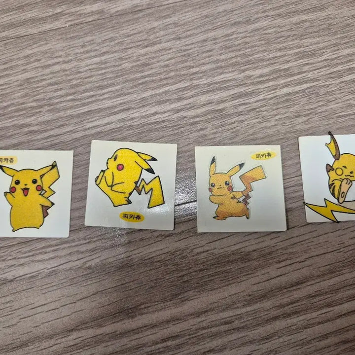 [BUNJANG] 1999 Shani Pikachu &amp; Raichu 3-Piece Stickers (Sealed &amp; Unsealed) / 1999년 샤니 구버젼 띠부씰 피카츄3종+라이츄