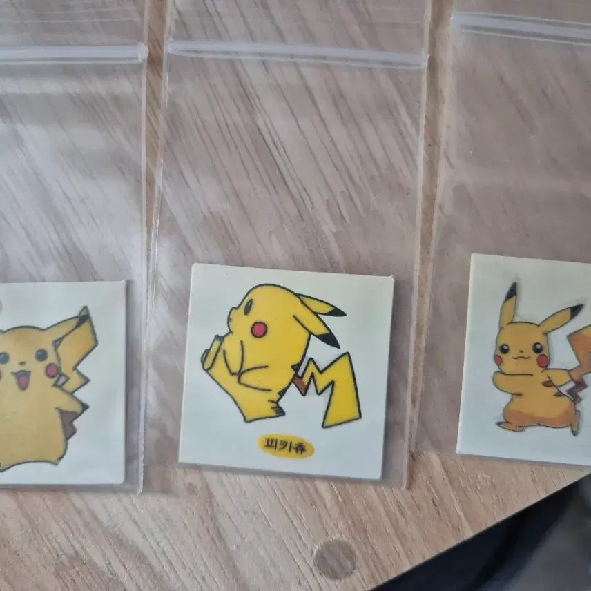 [BUNJANG] 1999 Shani Pikachu &amp; Raichu 3-Piece Stickers (Sealed &amp; Unsealed) / 1999년 샤니 구버젼 띠부씰 피카츄3종+라이츄