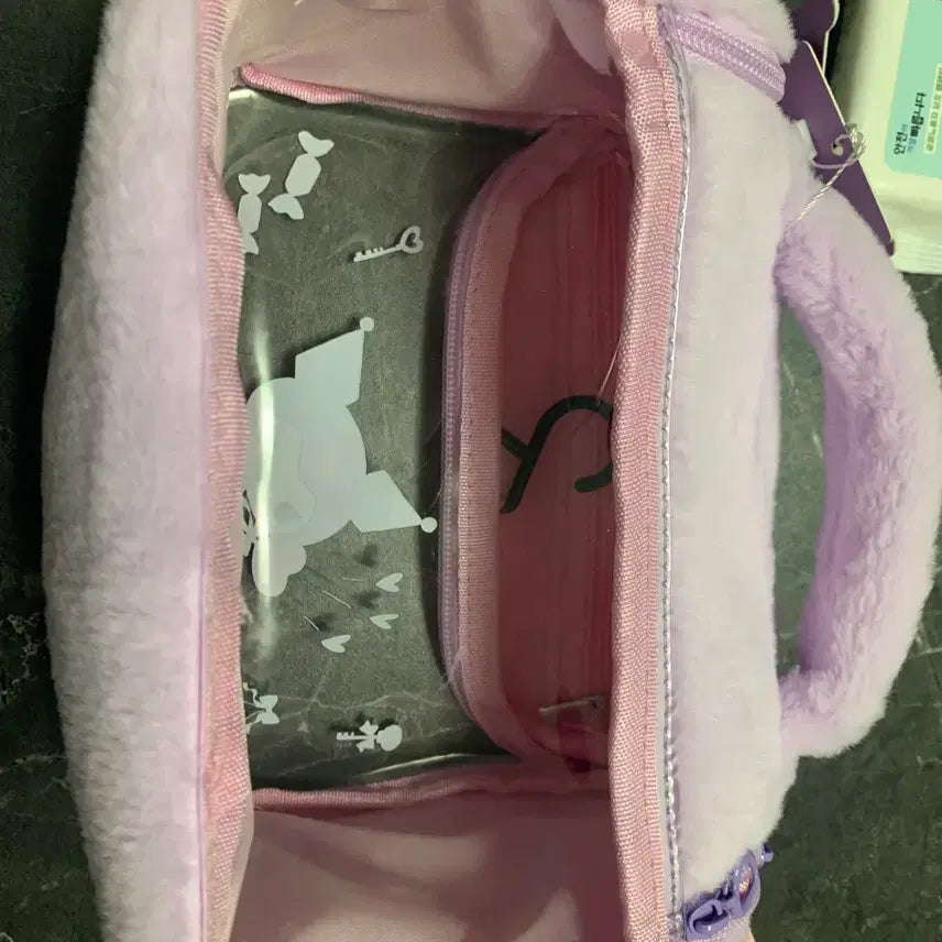 [BUNJANG] Kuromi Fur Pouch Ita Bag Otaku Bag / 쿠로미 퍼 파우치 가방 이타백 오타쿠백