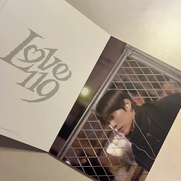 [BUNJANG] RIIZE Eunseok Love 119 Postcard Book + 2 Photocards / 라이즈 love119 은석 엽서북 + 포토카드 두장