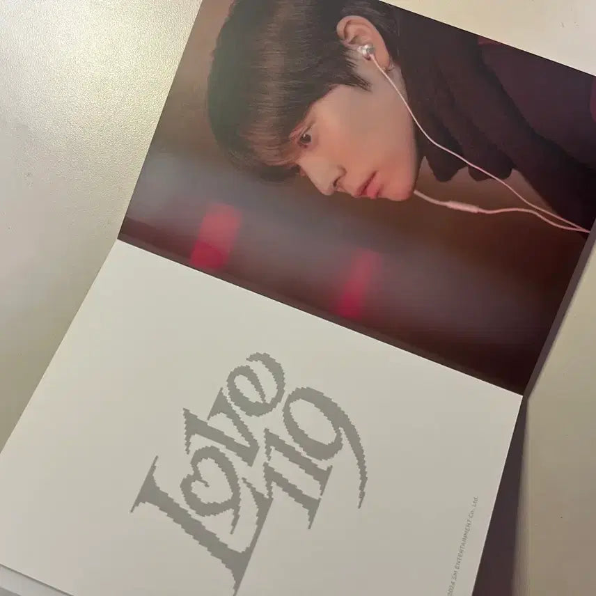 [BUNJANG] RIIZE Eunseok Love 119 Postcard Book + 2 Photocards / 라이즈 love119 은석 엽서북 + 포토카드 두장