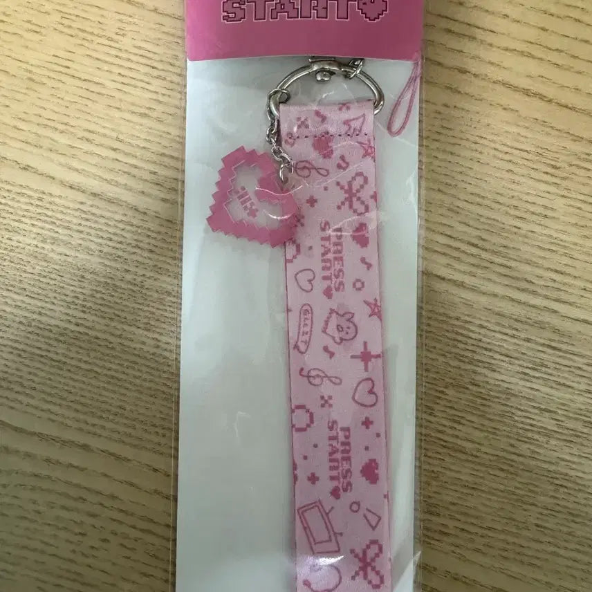 [BUNJANG] ILLIT Pre-debut Strap / 아일릿 프레스스타트 스트랩