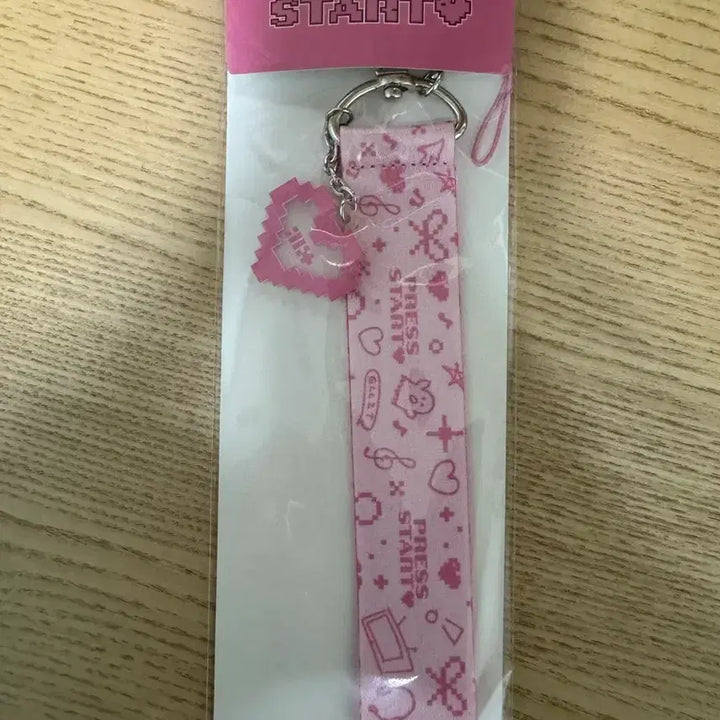 [BUNJANG] ILLIT Pre-debut Strap / 아일릿 프레스스타트 스트랩