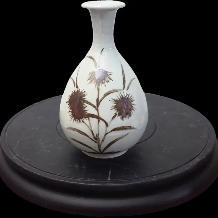 [BUNJANG] Hee Jae Hwang Kyu Dong Celadon Porcelain White Porcelain with Iron-Brown Floral Pattern Vase / *희재 황규동도자기  백자 철화 초화문 주병