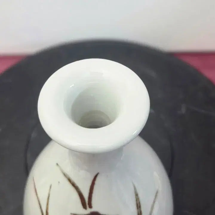 [BUNJANG] Hee Jae Hwang Kyu Dong Celadon Porcelain White Porcelain with Iron-Brown Floral Pattern Vase / *희재 황규동도자기  백자 철화 초화문 주병