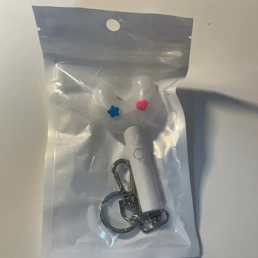 [BUNJANG] NewJeans Binky Bong Keyring / 뉴진스 빙키봉 키링
