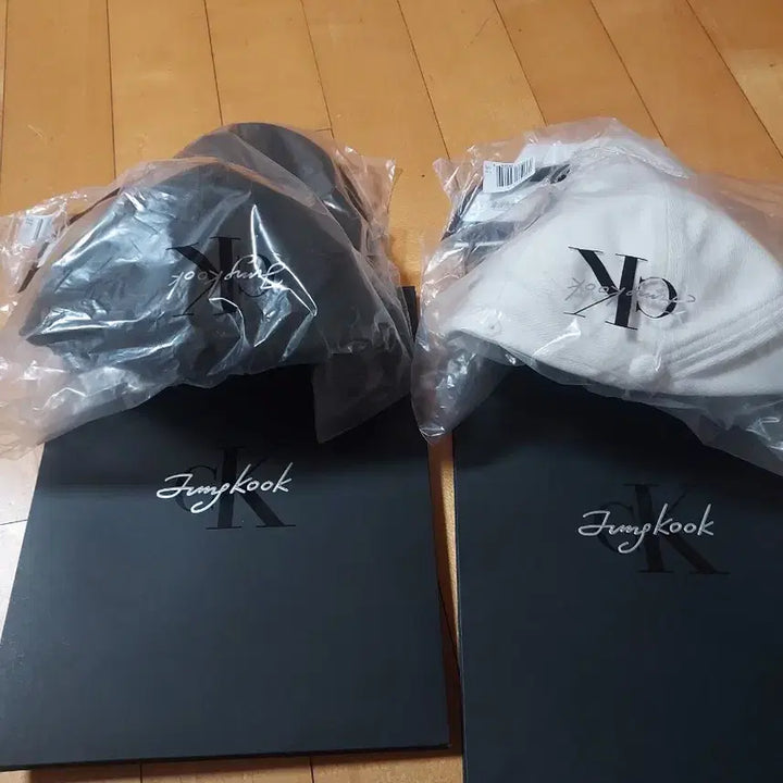 [BUNJANG] Calvin Klein Jungkook Collaboration Cap / 정국X ck  티셔츠 성수구입 s