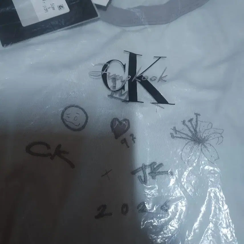 [SOLD OUT] 정국X ck  티셔츠 성수구입 s +성수 종이백 2개