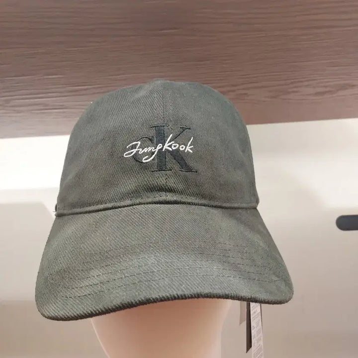 [BUNJANG] Calvin Klein Jungkook Collaboration Cap / 정국X ck  티셔츠 성수구입 s