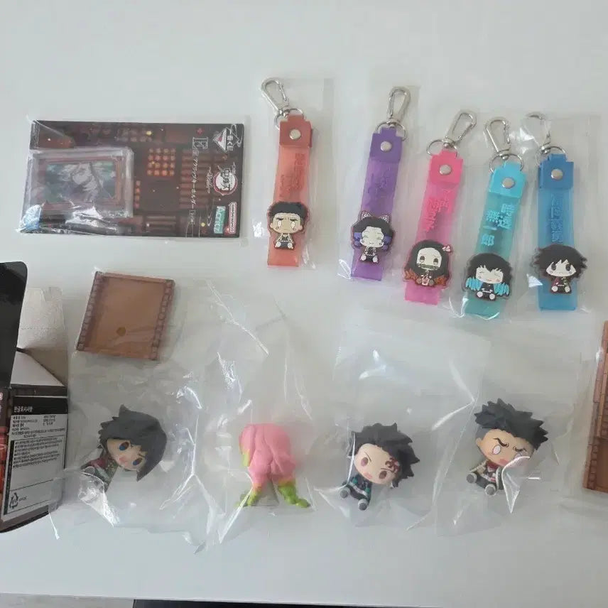 [BUNJANG] Demon Slayer: Kimetsu no Yaiba Chokonokko Figures &amp; Merchandise Bundle Set / 귀칼 초코노코 등 굿즈 일괄