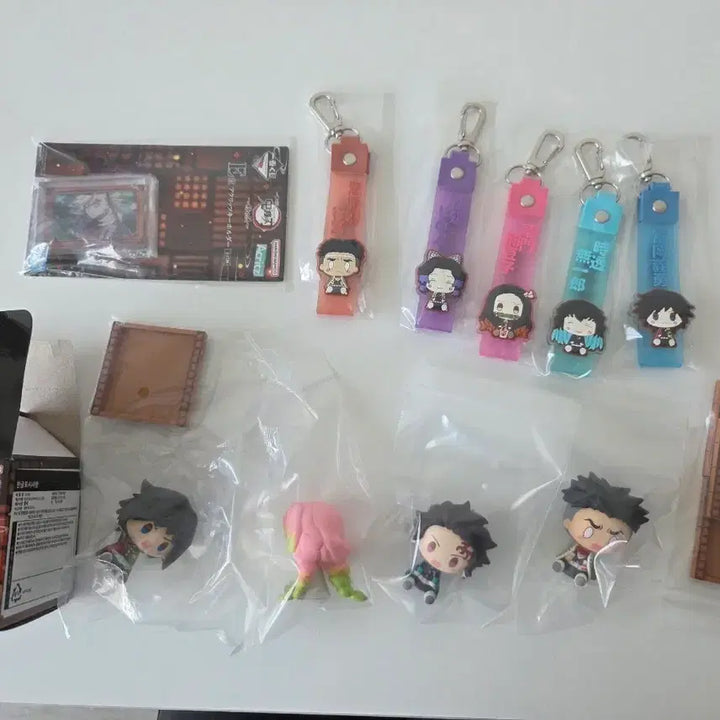 [BUNJANG] Demon Slayer: Kimetsu no Yaiba Chokonokko Figures &amp; Merchandise Bundle Set / 귀칼 초코노코 등 굿즈 일괄