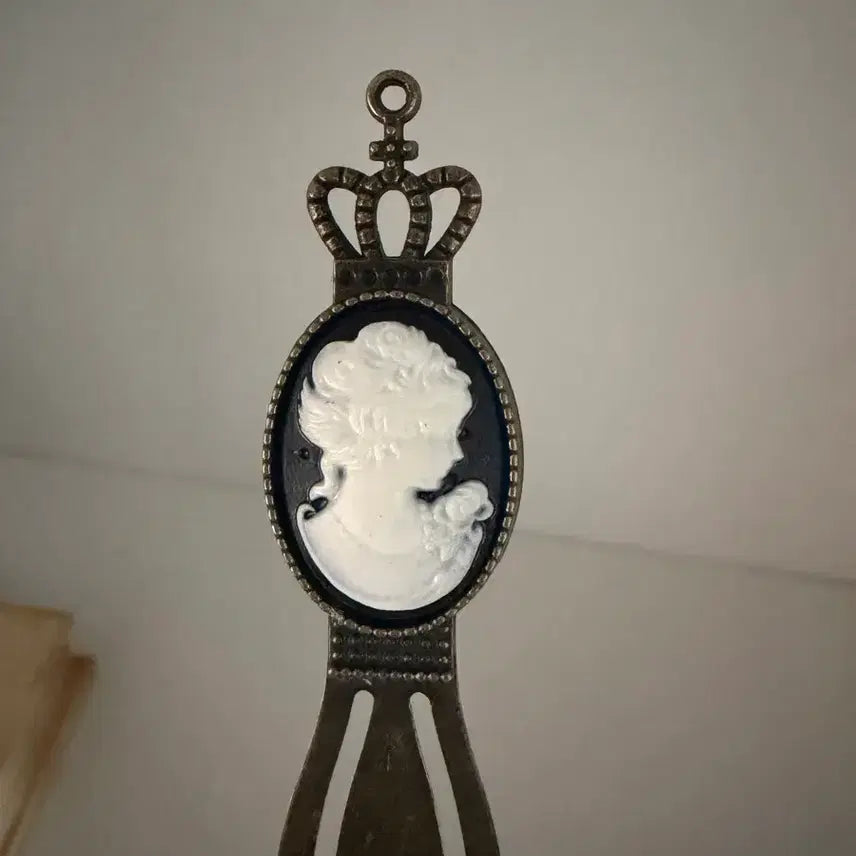 [BUNJANG] Antique Cameo Bookmark / 앤틱 카메오 북마크 책갈피