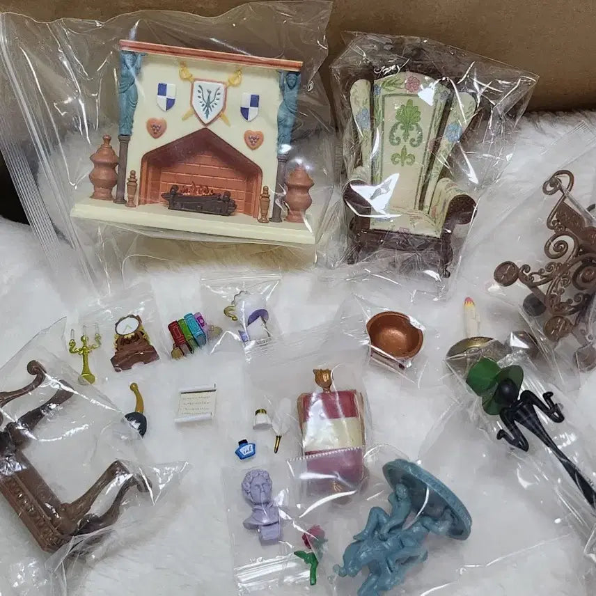 [BUNJANG] Disney EHT EHT Beauty and the Beast Dollhouse Furniture Full Set / 디즈니 에셰트 에세트 돌하우스 미녀와 야수 세트 등 일괄 세트