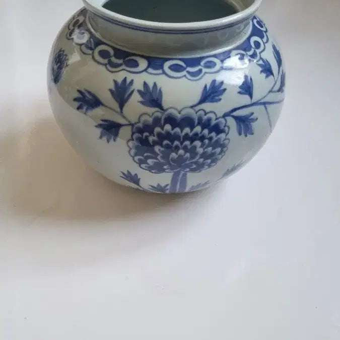 [BUNJANG] Celadon Vase with Floral Design / 예쁜 청화화문단지