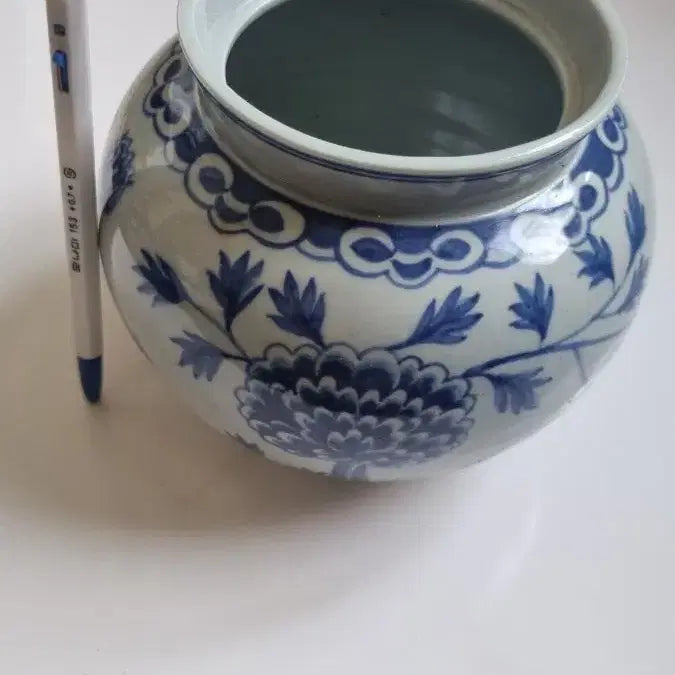 [BUNJANG] Celadon Vase with Floral Design / 예쁜 A급청화화문도자기