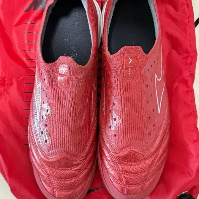 [BUNJANG] Mizuno Morelia Neo Sala BETA Red Soccer Cleats / 미즈노 모렐리아 네오 살라베타 레드 275